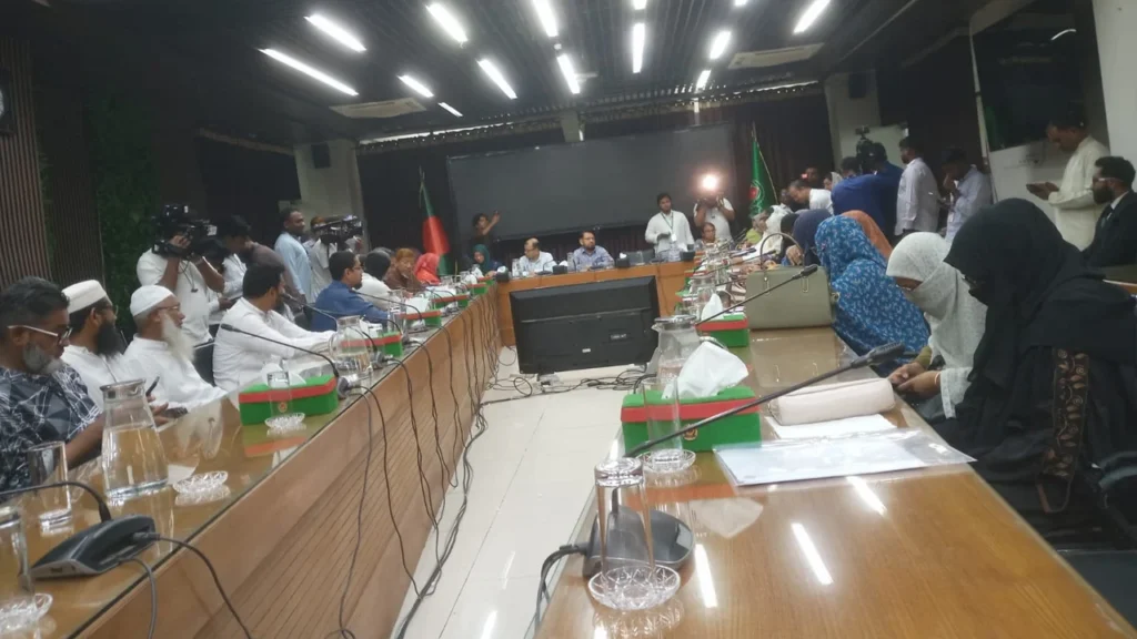 সংরক্ষিত নারী আসন: ইসির কাছে মনোনয়ন জমা দিচ্ছেন বিএনপি-জামায়াত জোটের প্রার্থীরা