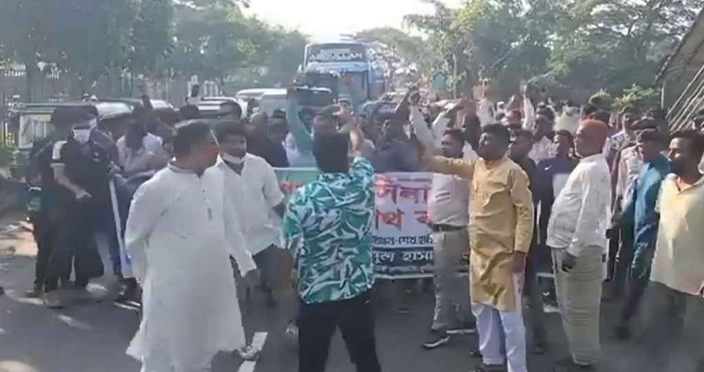 কুমিল্লায় হঠাৎ কার্যক্রম নিষিদ্ধ আওয়ামী লীগ ঝটিকা মিছিল