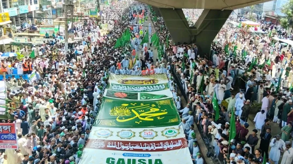 ঈদে মিলাদুন্নবী উপলক্ষে চট্টগ্রামে শুরু ৫৫তম জশনে জুলুস