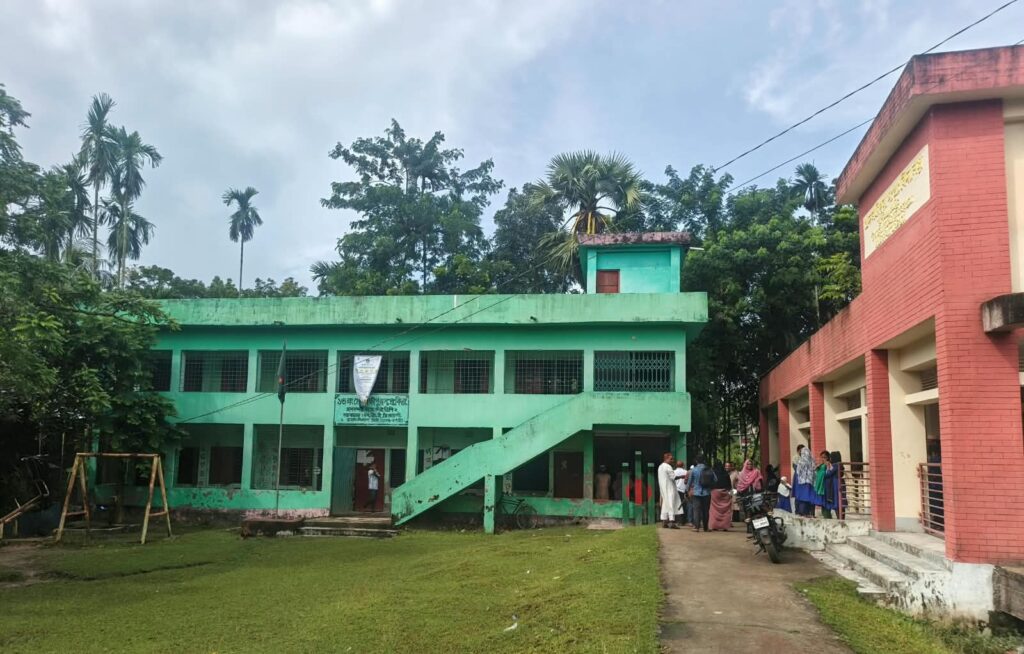 বেতাগীতে স্কুল ড্রেস কেনায় অনিয়মের অভিযোগ প্রধান শিক্ষকের বিরুদ্ধে