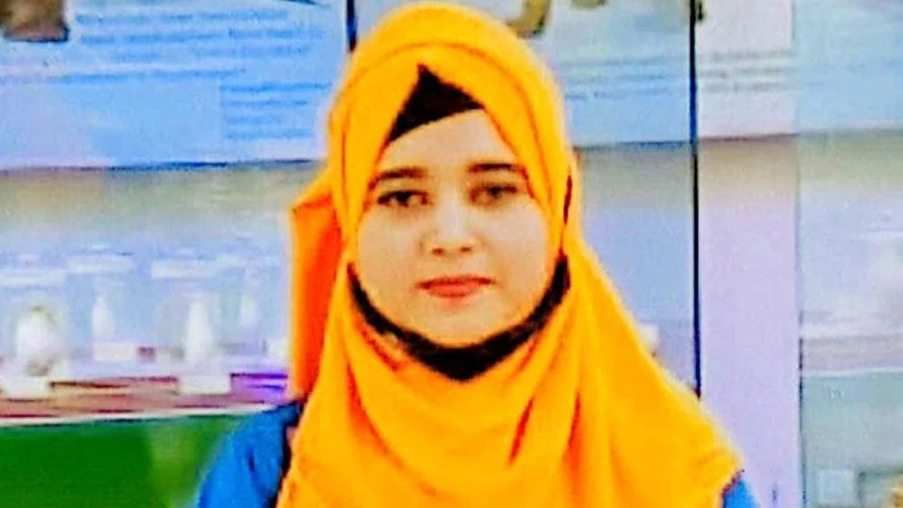 প্রবাসী স্বামীর টাকায় পড়াশোনা, সরকারি চাকরি পেয়েই তালাক