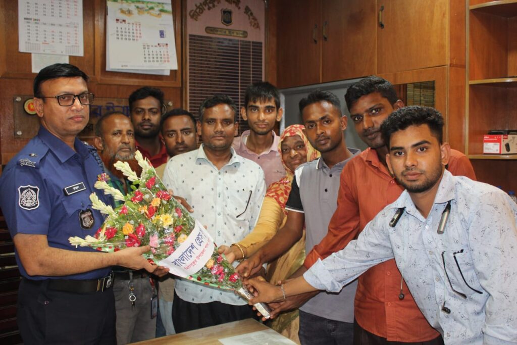 মিঠাপুকুর থানার নবনিযুক্ত ওসির সাথে বাংলাদেশ প্রেস ক্লাবের সৌজন্য সাক্ষাৎ